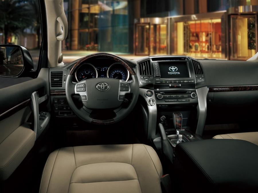  Toyota Land Cruiser 200 60th Anniversary 2011 года  (UAE) (фото 6 из 6)